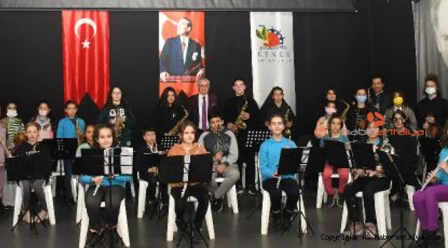 Kemer Belediyesi Gençlik Orkestrası hayran bıraktı