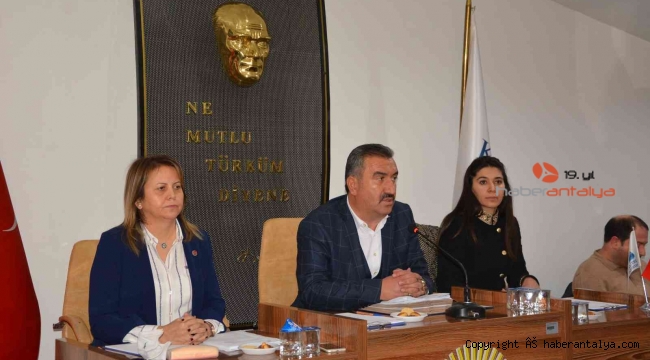 Korkuteli Belediye Meclisi, pazarcıların mevcut yerinde kalmasını oy çokluğuyla kabul etti