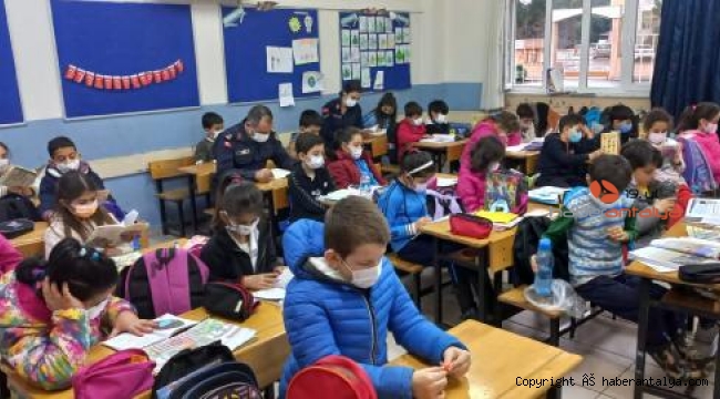 Manavgat'ta AHENK Projesi kapsamında kitap okuma etkinliği