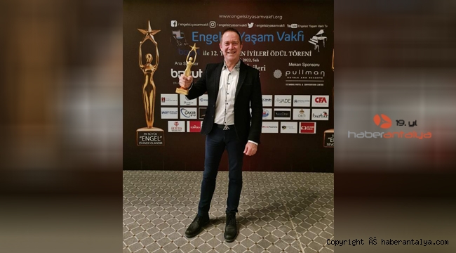Sümer Ezgü Antalya'ya ödülle döndü
