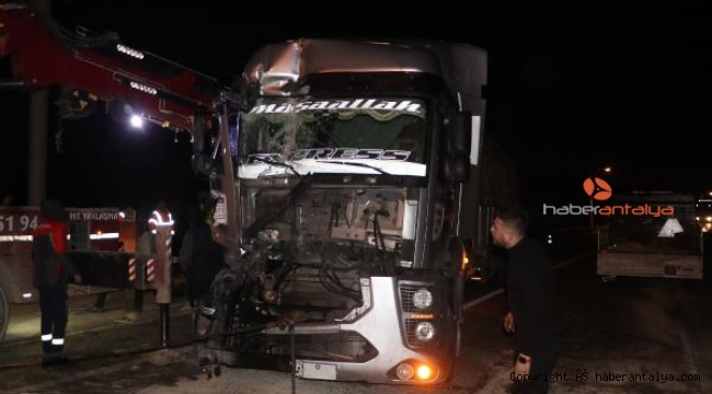 Trafik ışığında TIR kazası