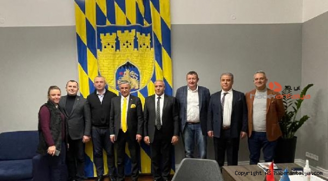Ukrayna'da Kemer rüzgarı esti