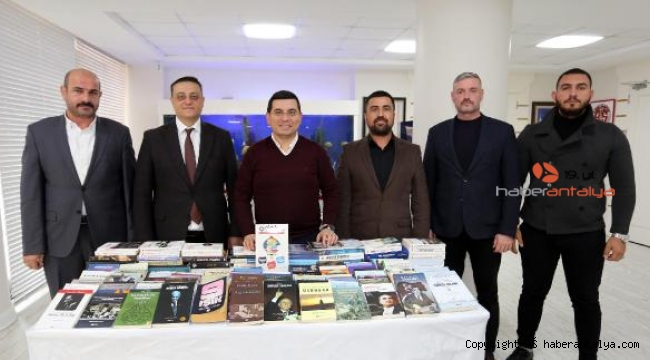 Ülkü Ocakları'ndan, Cemil Meriç Kütüphanesi'ne bağış