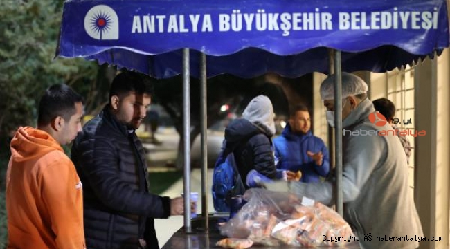 Üniversitelilerin çorbası Büyükşehir'den