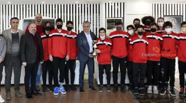 Uysal, şampiyon takımla buluştu
