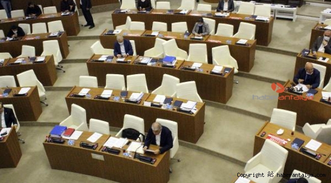 Yılın ilk meclisinde koltuklar boş kaldı 