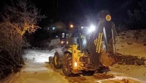 Yoğun kar yağışı altındaki Akseki'ye Kepez'den destek