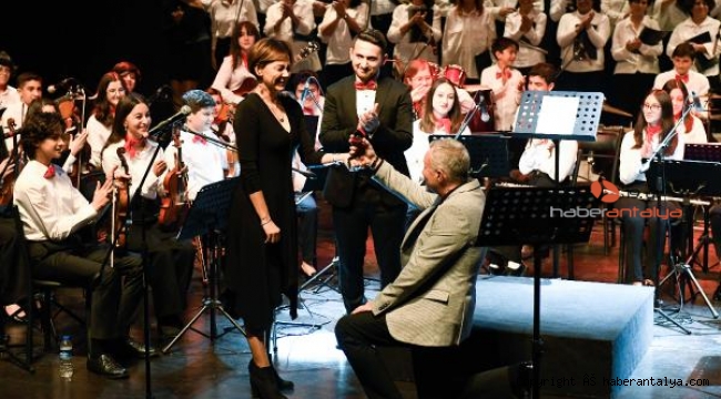 14 Şubat konserinde evlenme teklifi