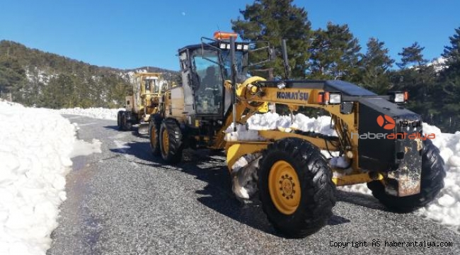 Alanya Taşatan Yolu'nda tuzlama çalışması