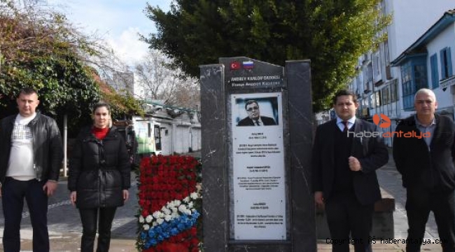 Andrey Karlov Anıtı'na anma çelengi