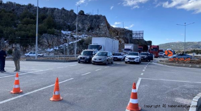 Antalya- Konya yolu hala kapalı; bekleyiş sürüyor