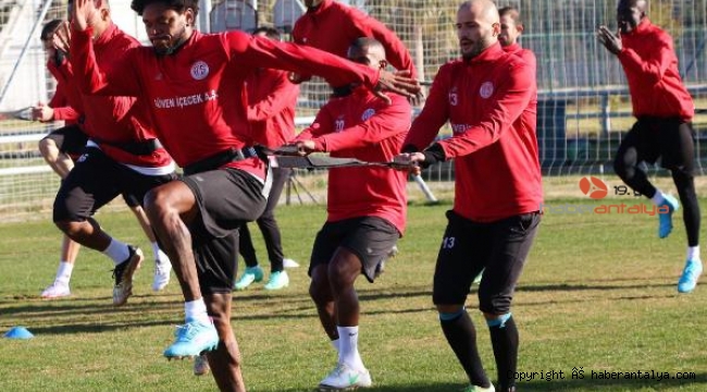 Antalyaspor, 8 haftalık galibiyet hasretine son vermeyi hedefliyor