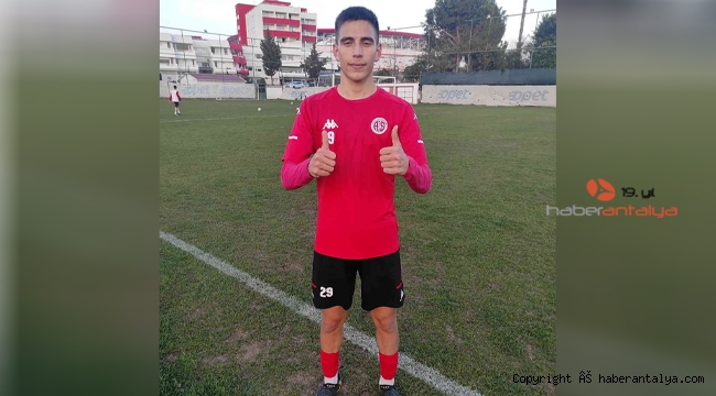 Antalyaspor'un genç futbolcusu Yılmaz, İtalya yolcusu