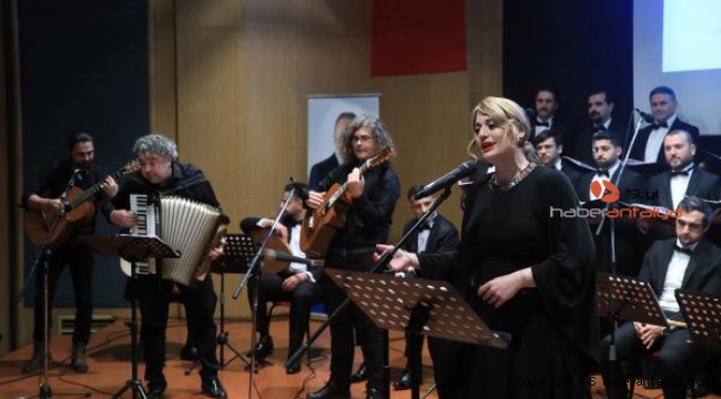 'Aşksız Hayat' konserine yoğun ilgi