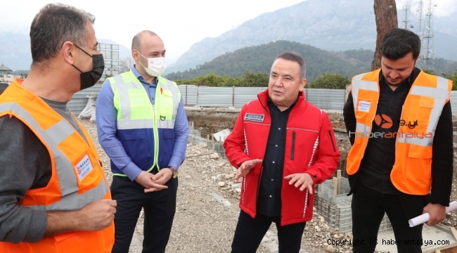 Başkan Böcek, Kemer otopark ve pazar yeri inşaatını inceledi