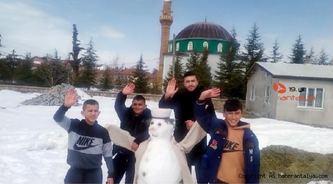 İmam Cebrail, çocukların oyun arkadaşı