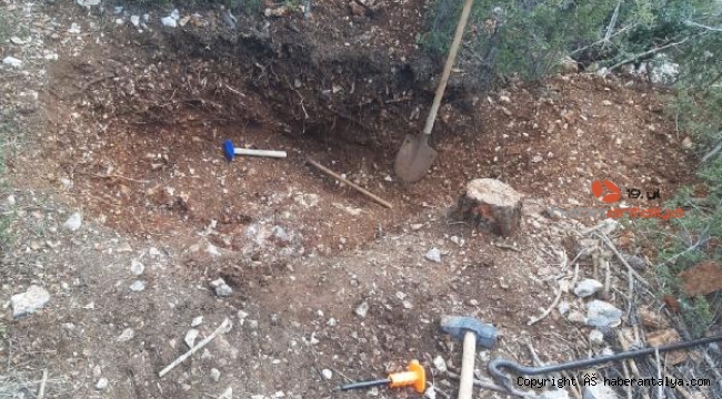 Jandarma kaçak kazı yapanları suçüstü yakaladı