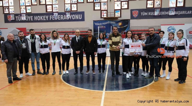 Kadınlar Salon Hokeyi Süper Lig 2. etap şampiyonu Gaziantep Doruk