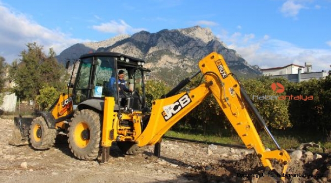 Kemer Kuzdere'de içme suyu hattı çalışması