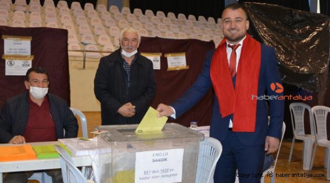 Korkuteli'de esnaf odasının yeni başkanı Mesut Kurtoğlu