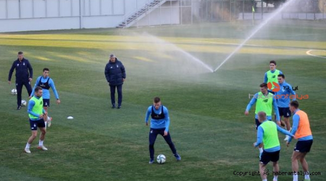 Lucescu: 'Ukrayna'ya döneceğiz, her yerde maç yaparım! '