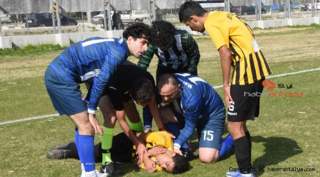 Maçta futbolcunun dili boğazına kaçtı, futbolcular birbirine girdi !