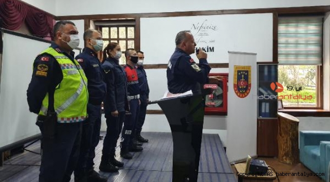 Meslek seçimi yapacak öğrencilere jandarma tanıtıldı
