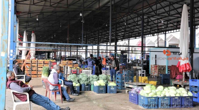 Savaş Antalya Hali'ni de vurdu