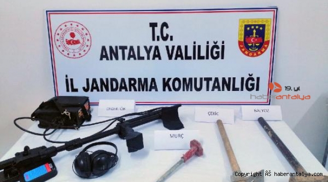 Serik'te jandarma izinsiz kazı yapanları yakaladı !