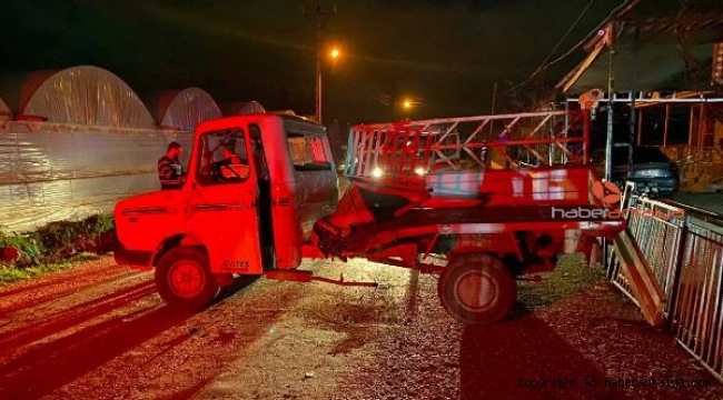 Serik'te kamyonetlerin birbirine girmesi kameraya yansıdı 