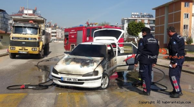 Seyir halindeki otomobil köz gibi yandı 