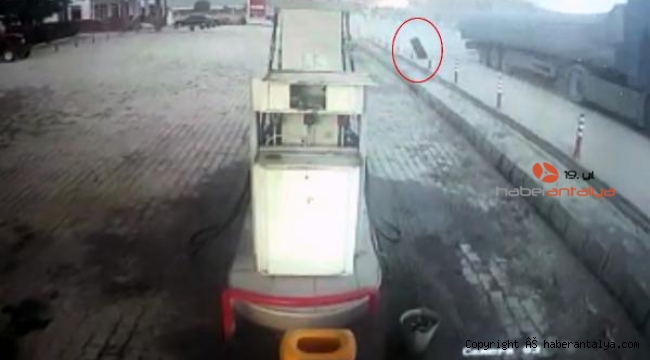 TIR'dan teker fırladı, faciadan dönüldü 