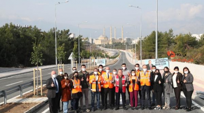 Üniversite Caddesi'ndeki yeni yol trafiğe açıldı