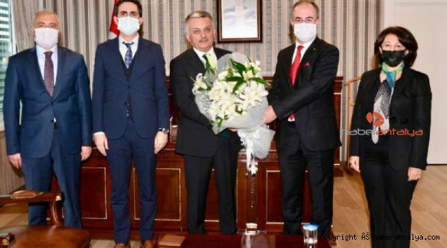 Vali Yazıcı: Vergi vermek önemli bir vatandaşlık görevidir
