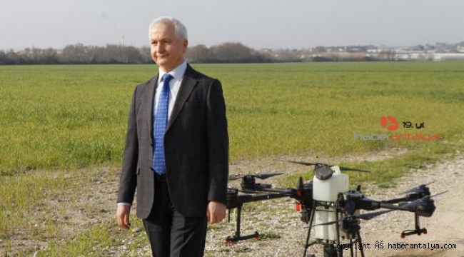 Ziraat Fakültesi Aksu Çiftliği'nde dron ile herbisit uygulaması