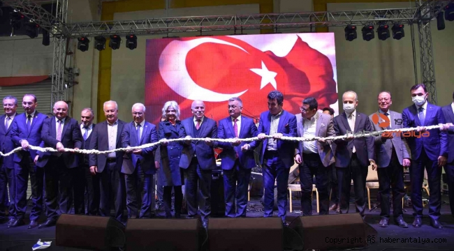 Açılış kurdelesi 18 metrelik 'Civil' peyniri