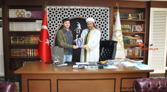 Alanya'da yaşayan Rus uyruklu genç Müslüman oldu