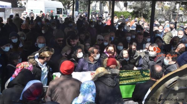 Almanya'da yangında ölen anne ve 3 çocuğu Bodrum'da toprağa verildi