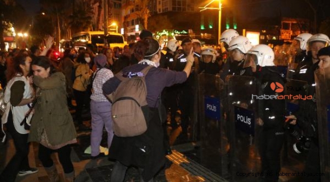 Antalya'da 'Feminist Gece Yürüyüşü'ne polis müdahalesi: 30 gözaltı !