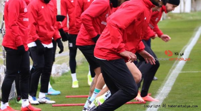 Antalyaspor'da 3 oyuncudan vazgeçilmedi
