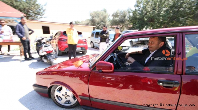 Araba tutkunları Kaş'ta buluştu