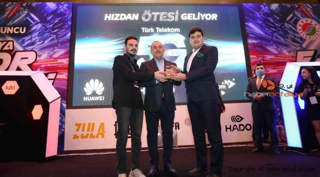 Bakan Çavuşoğlu, E-SPORFEST'in konuğu oldu