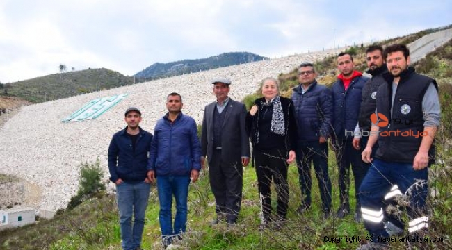Baraj doldu, çiftçi hatıra fotoğrafı çektirdi
