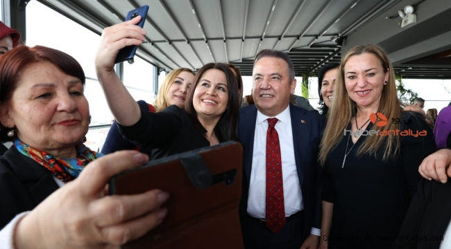 Başkan Böcek, Antalyalı kadın muhtarlarla buluştu; 'Yurtta sulh, cihanda sulh'