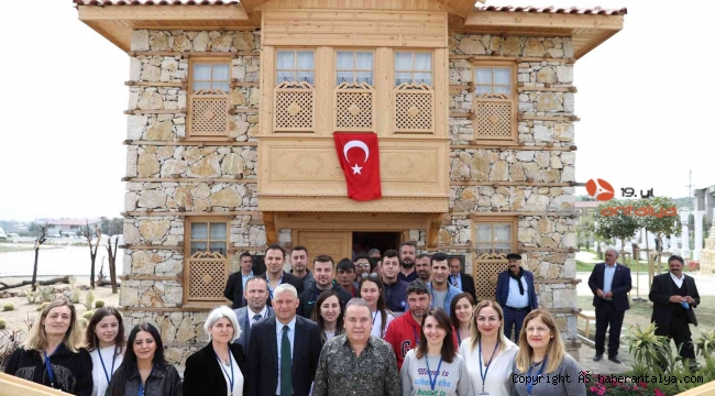 Başkan Böcek, EXPO 2021 Hatay'da Antalya Bahçesi'ni gezdi