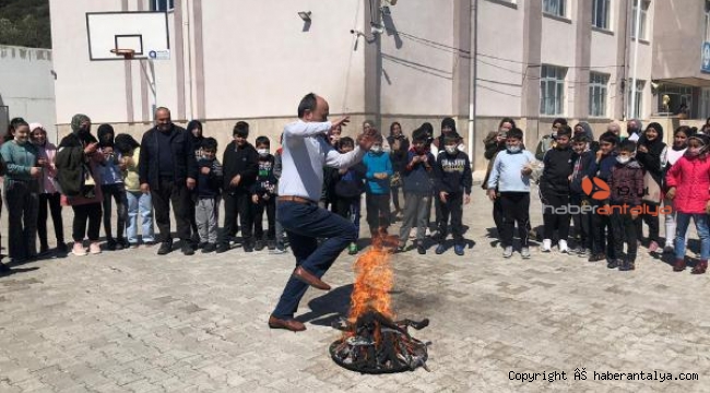 Demre'de nevruz ateşi okullarda yakıldı