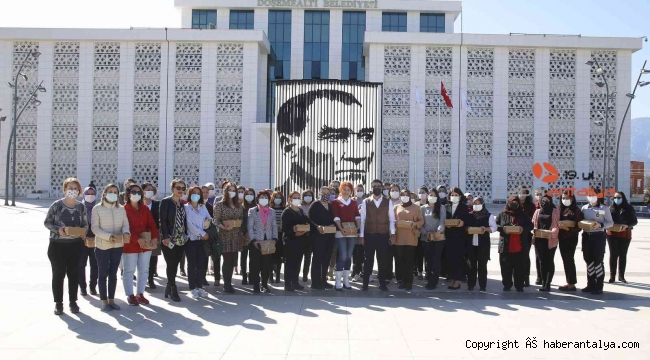 Döşemealtı Belediyesi kadın personellerine 8 Mart izni