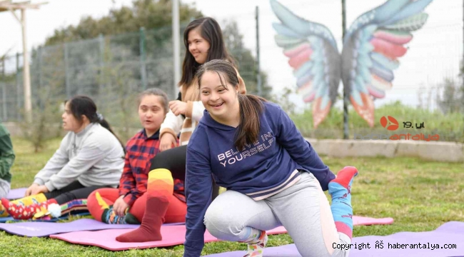 Down sendromlu çocuklara yoga kursu
