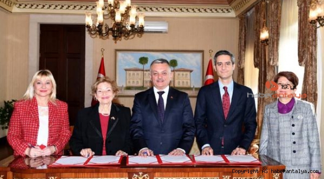 Hayırsever anne-kızdan Kepez'e 112 istasyonu