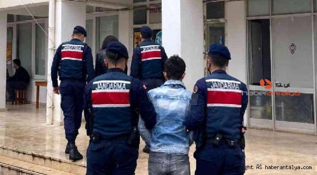 Jandarma devriye atarken 2 şüpheli yakaladı